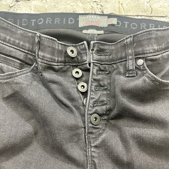Torrid‎ Jeans Women’s 12R Black Denim Bombshell Skinny Stretch Supper Soft Pants - Picture 3 of 13